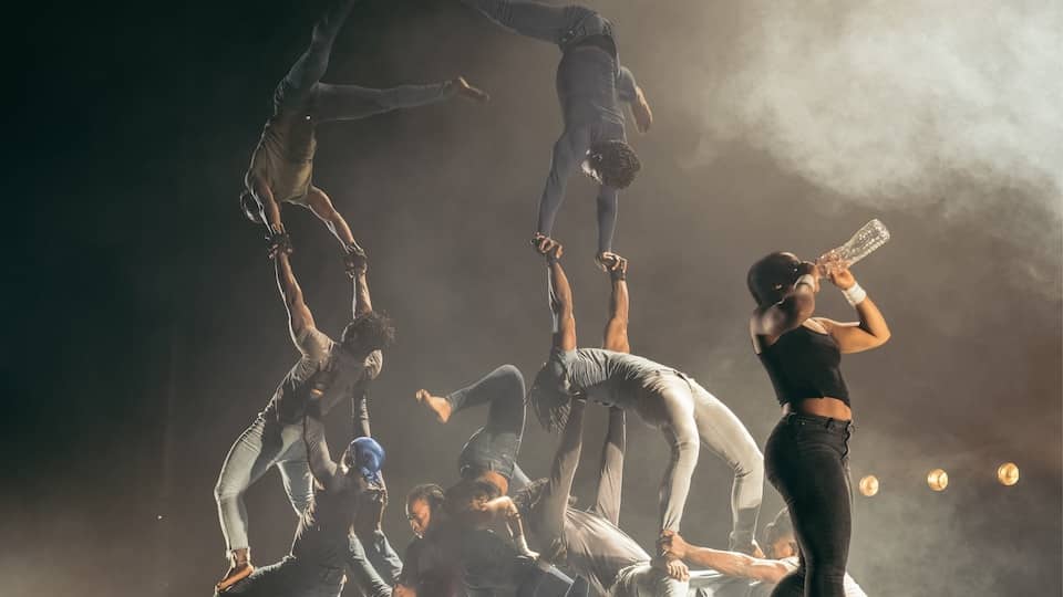 Yé ! | Water! - Circus Baobab - Shows and Theatrical Plays